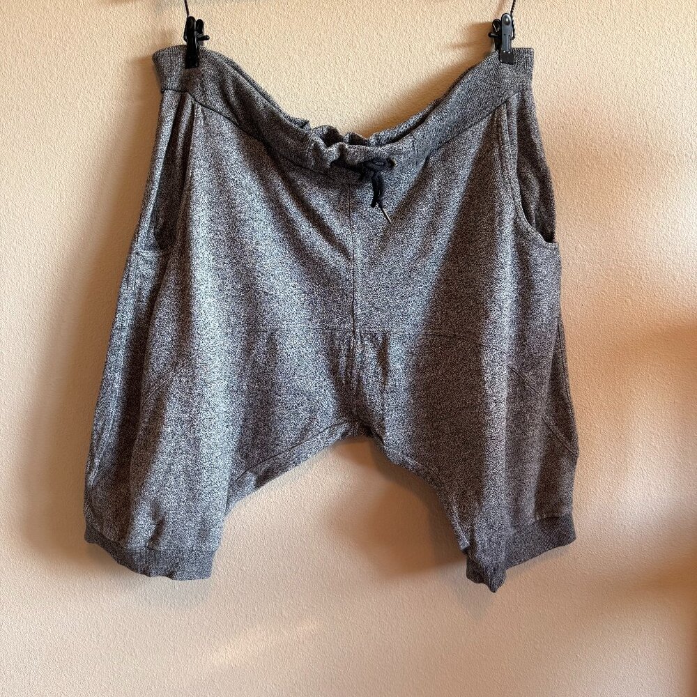 H&M undivded Men's dropped crotch haram shorts size XL